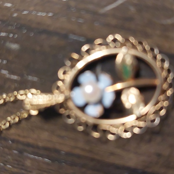 Vintage Krementz dainty flower filigree necklace. - Picture 3 of 3